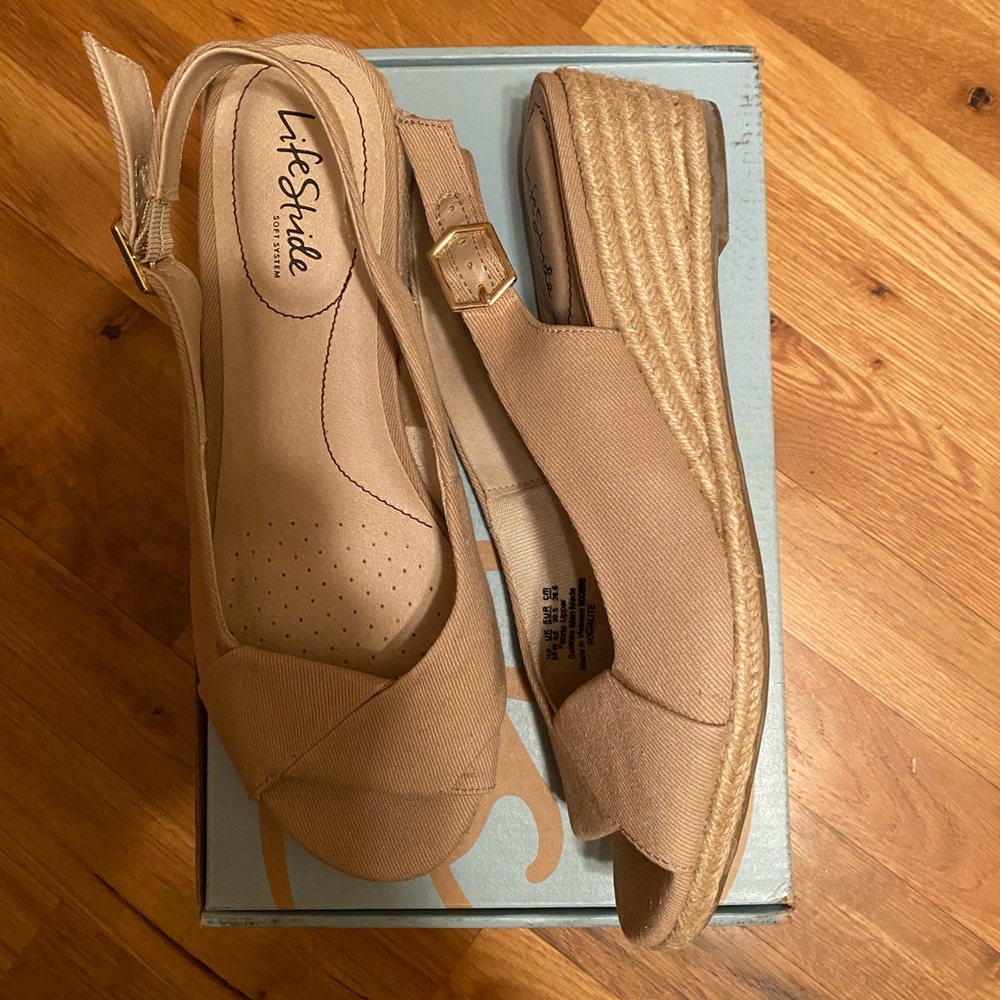 Lifestride canvas shoes size 9 1/2 W